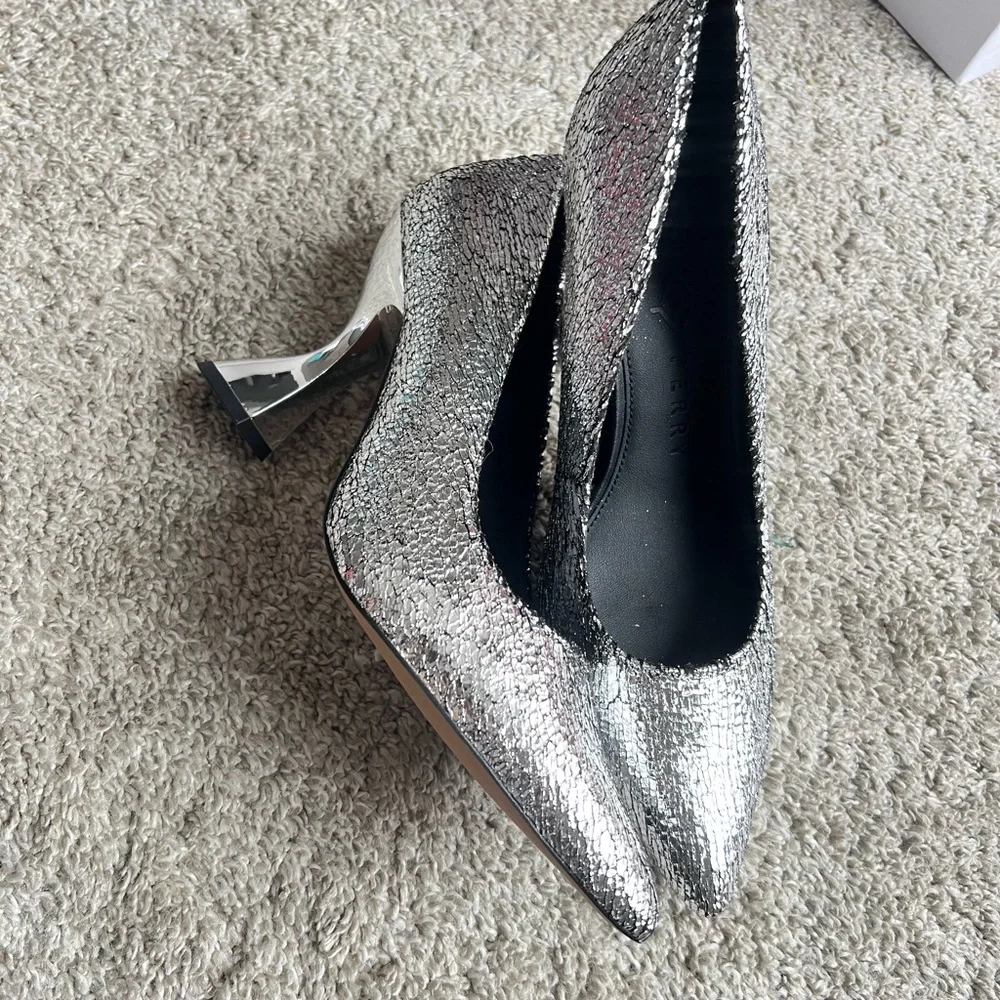 Katy Perry Silver Crackle Pointed Toe Heels
New without tags - Picture 3 of 7